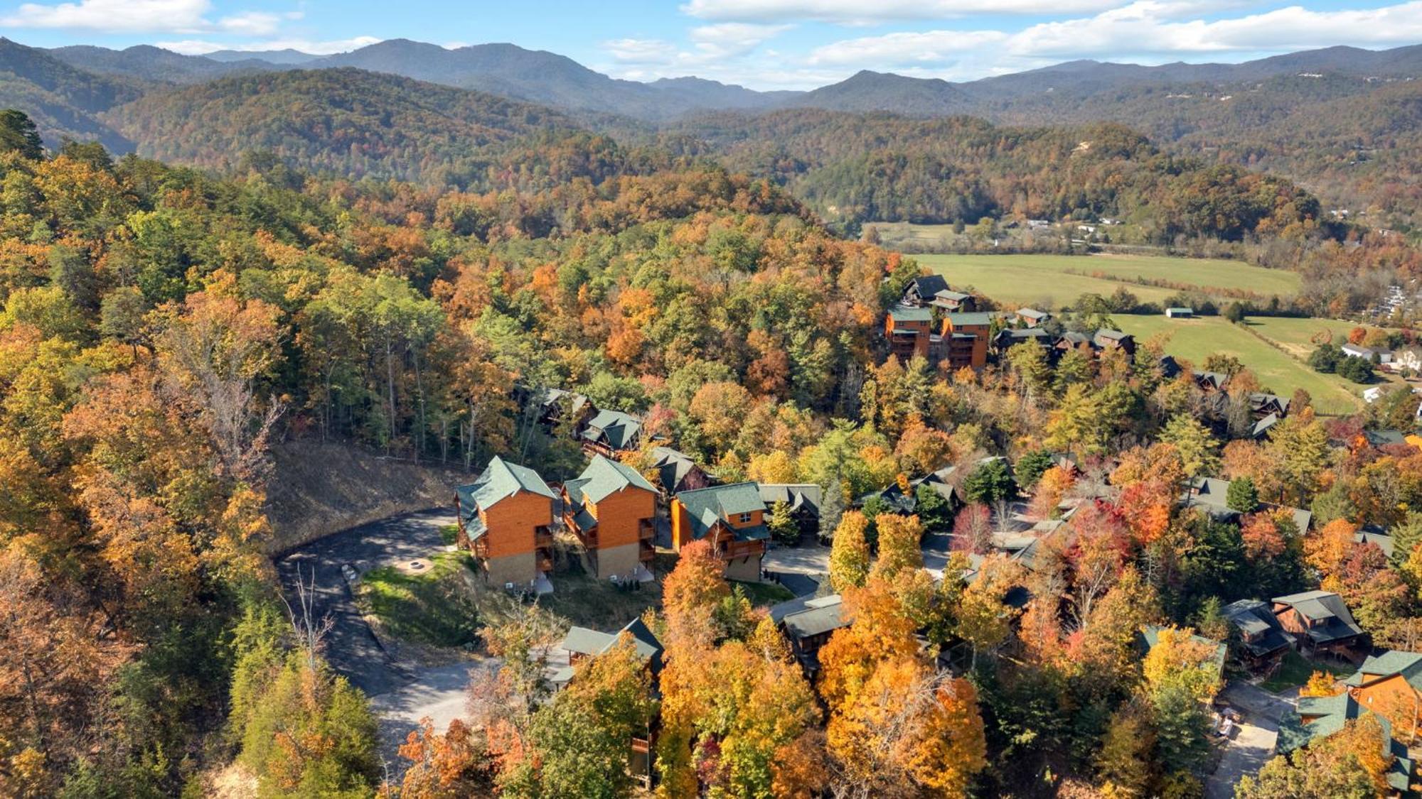 New Luxury Cabin With Indoor Pool, Hot Tub, & Theater Villa Pigeon Forge Exterior photo